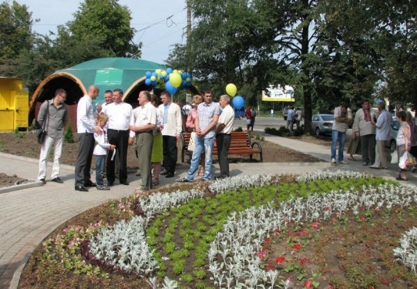 У Луцьку відкрили новий сквер. ФОТО